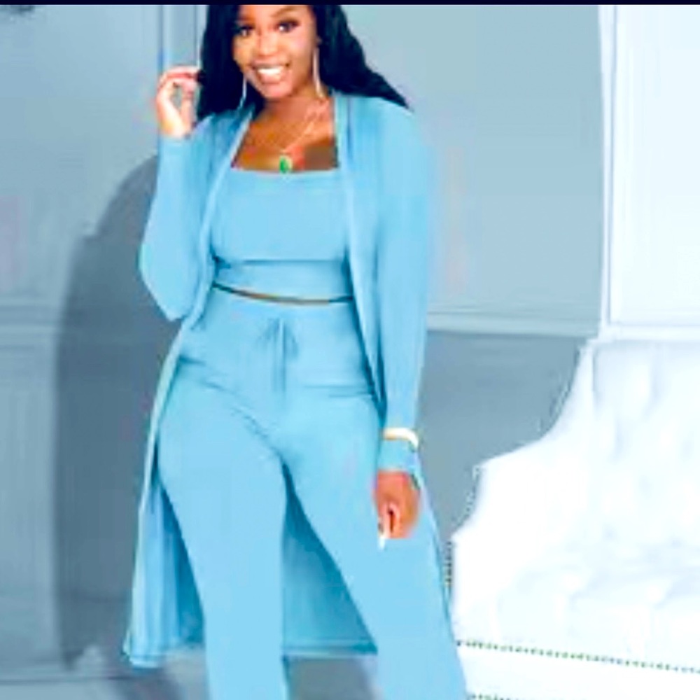 Super cute 3 piece set! Extra large, aqua blue,
